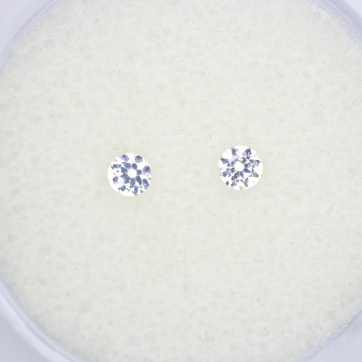 0.27ct Zircon White Pair