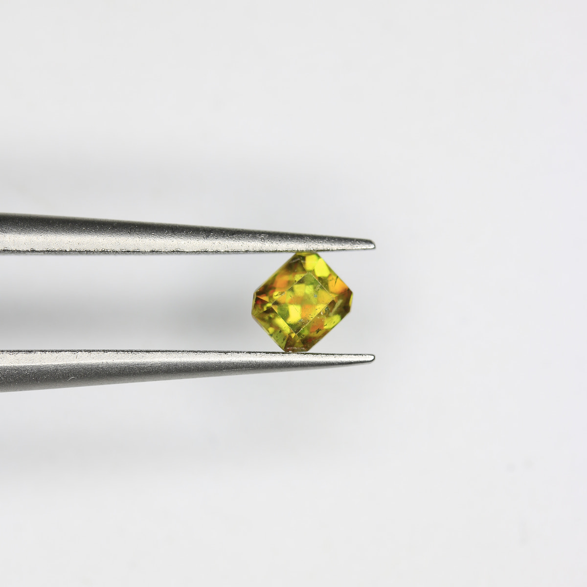 0.4ct Sphene - alternate view 2
