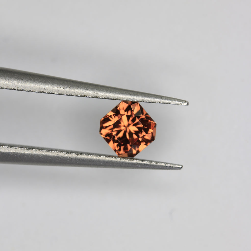 0.5ct Garnet Color Change - alternate view 2