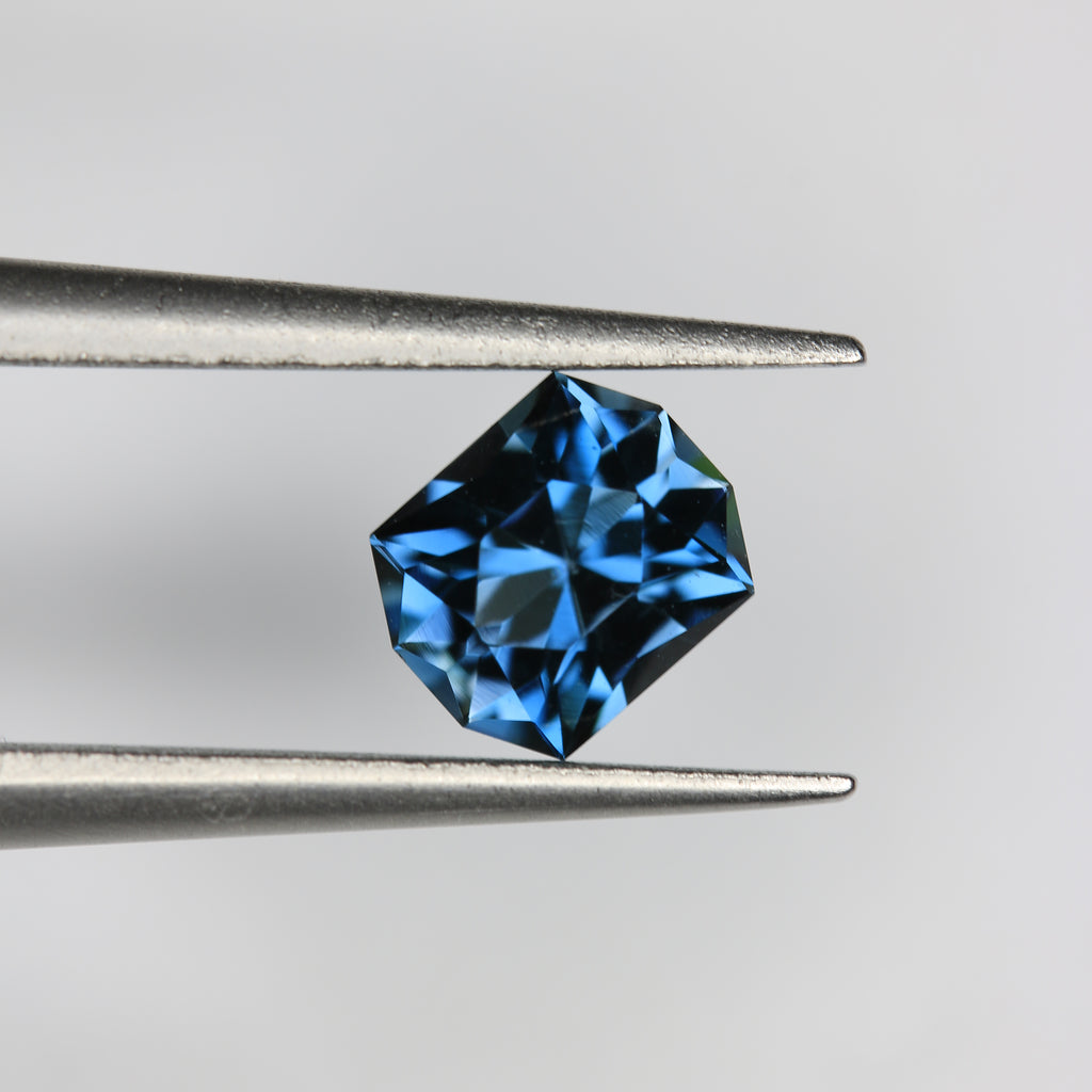 0.65ct Topaz London Blue - alternate view 3