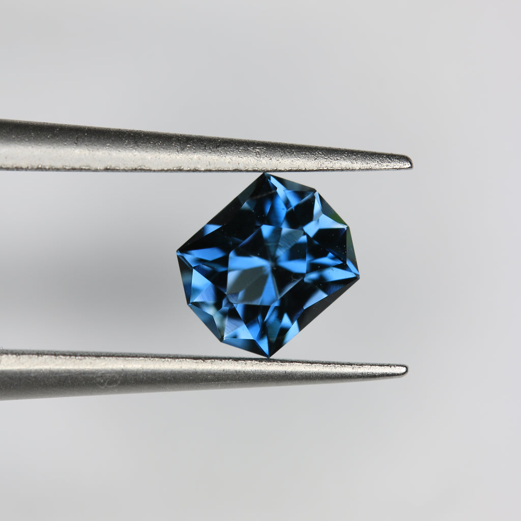 0.65ct Topaz London Blue