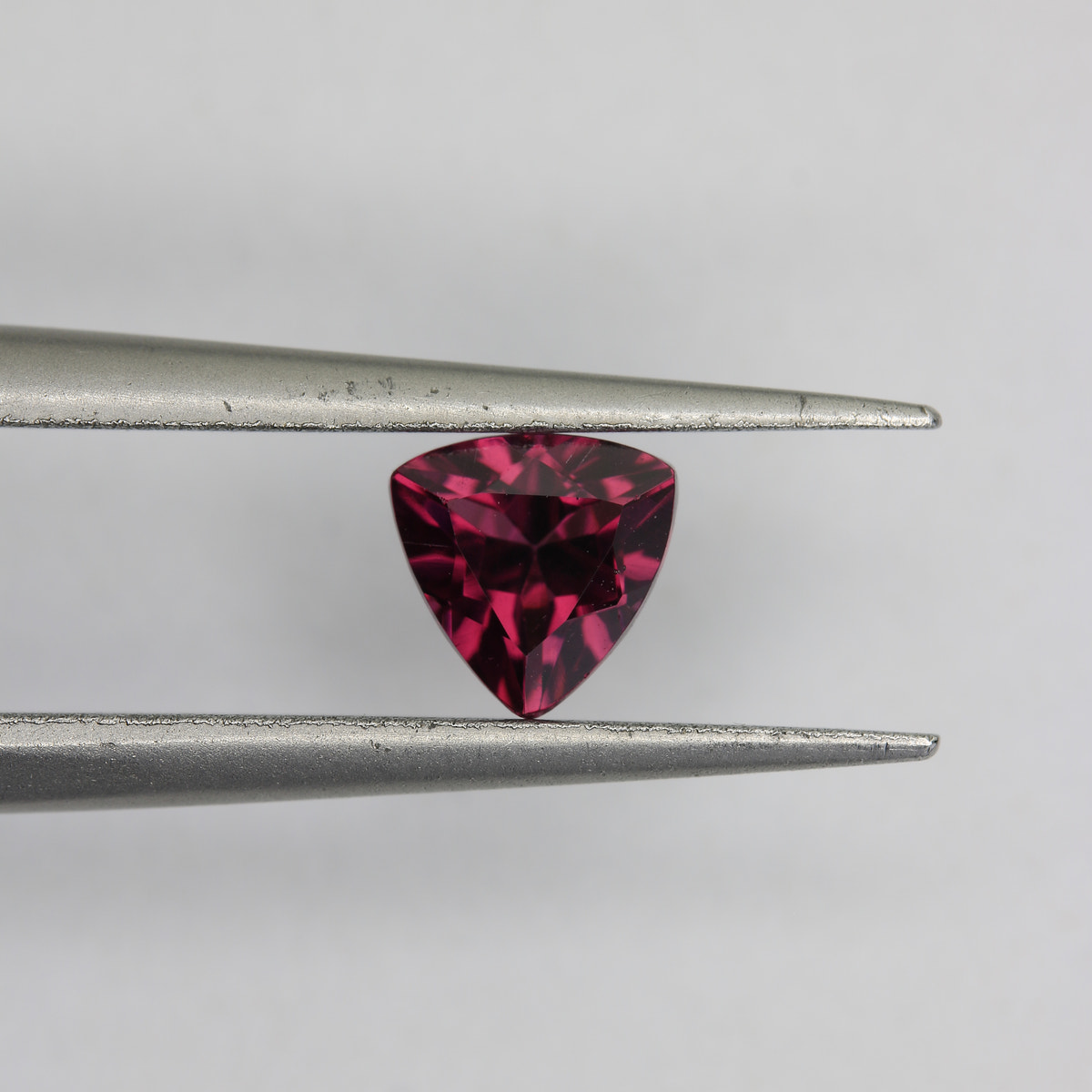 0.6ct Garnet Rhodolite - alternate view 2