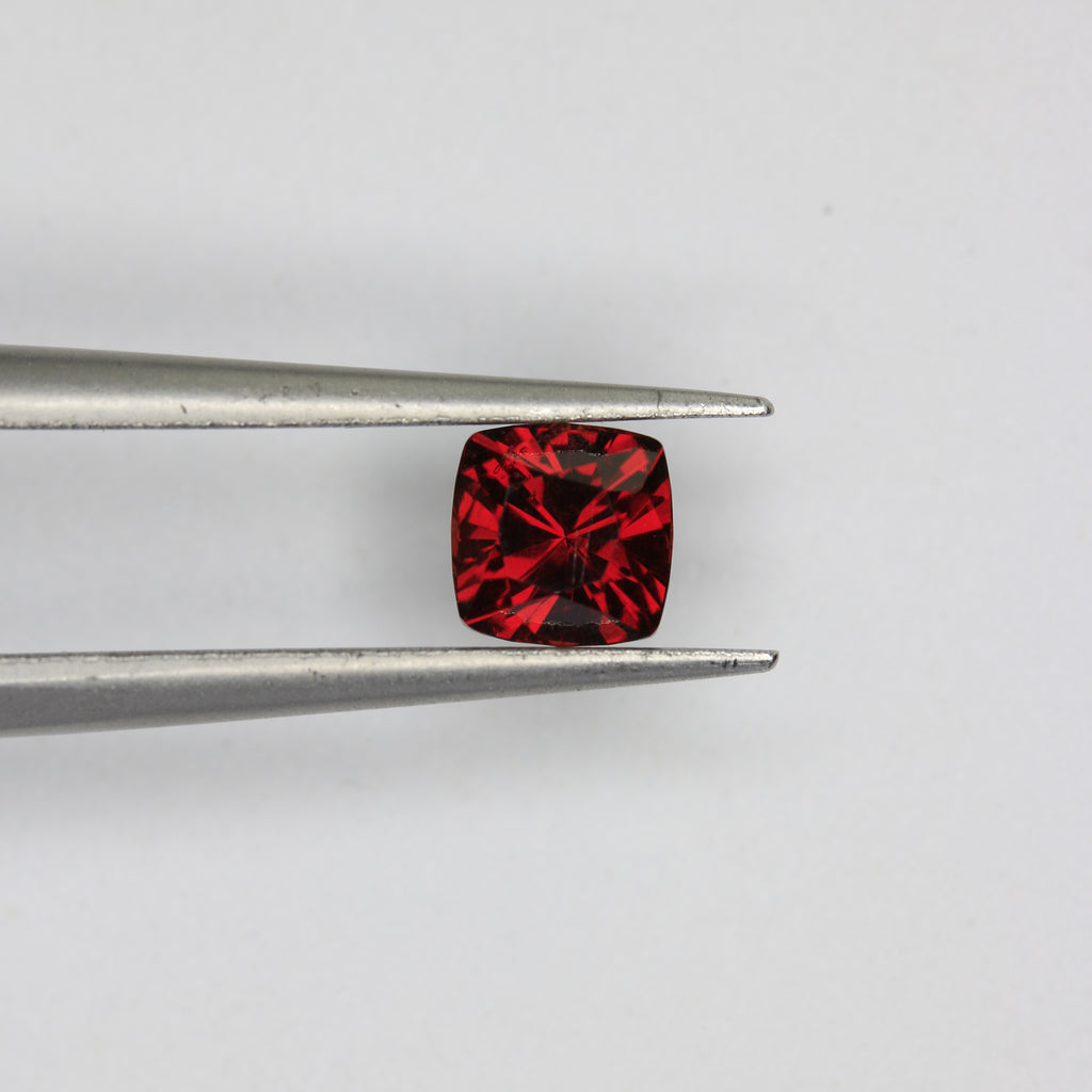 0.72ct Garnet - alternate view 2