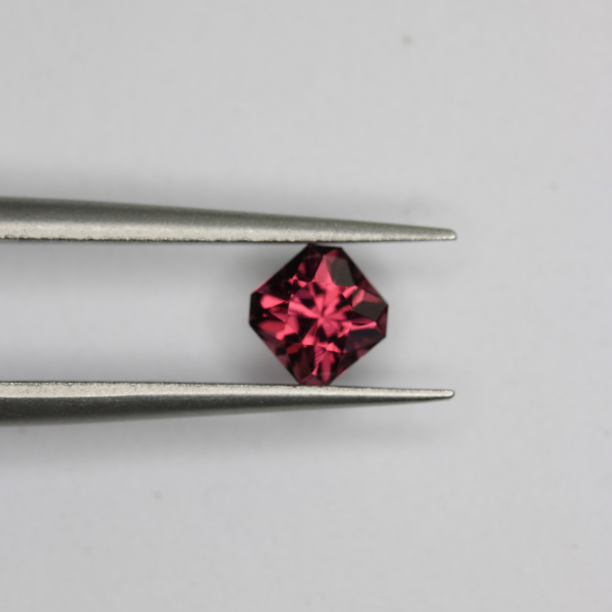0.75ct Garnet - alternate view 2