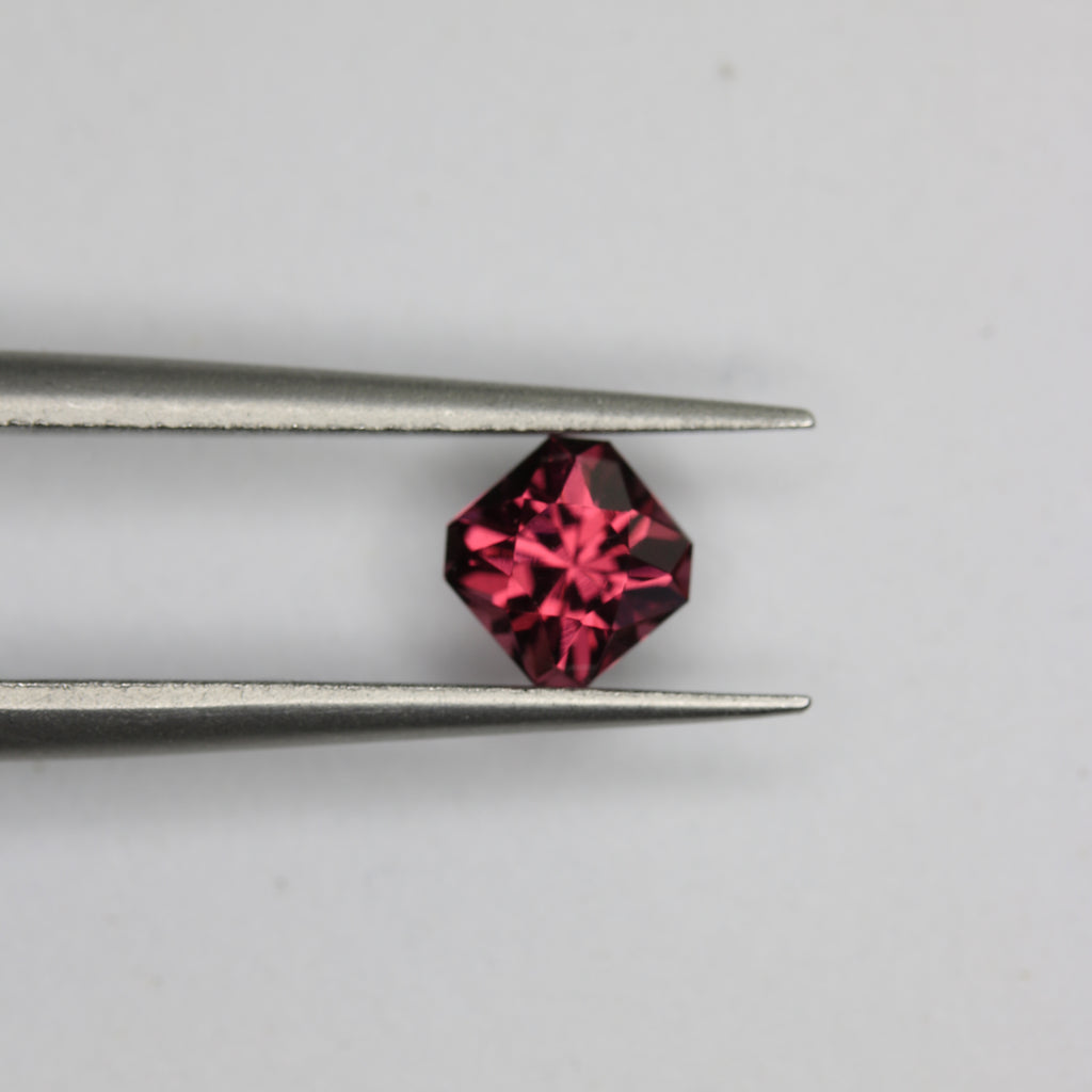 0.75ct Garnet - alternate view 2