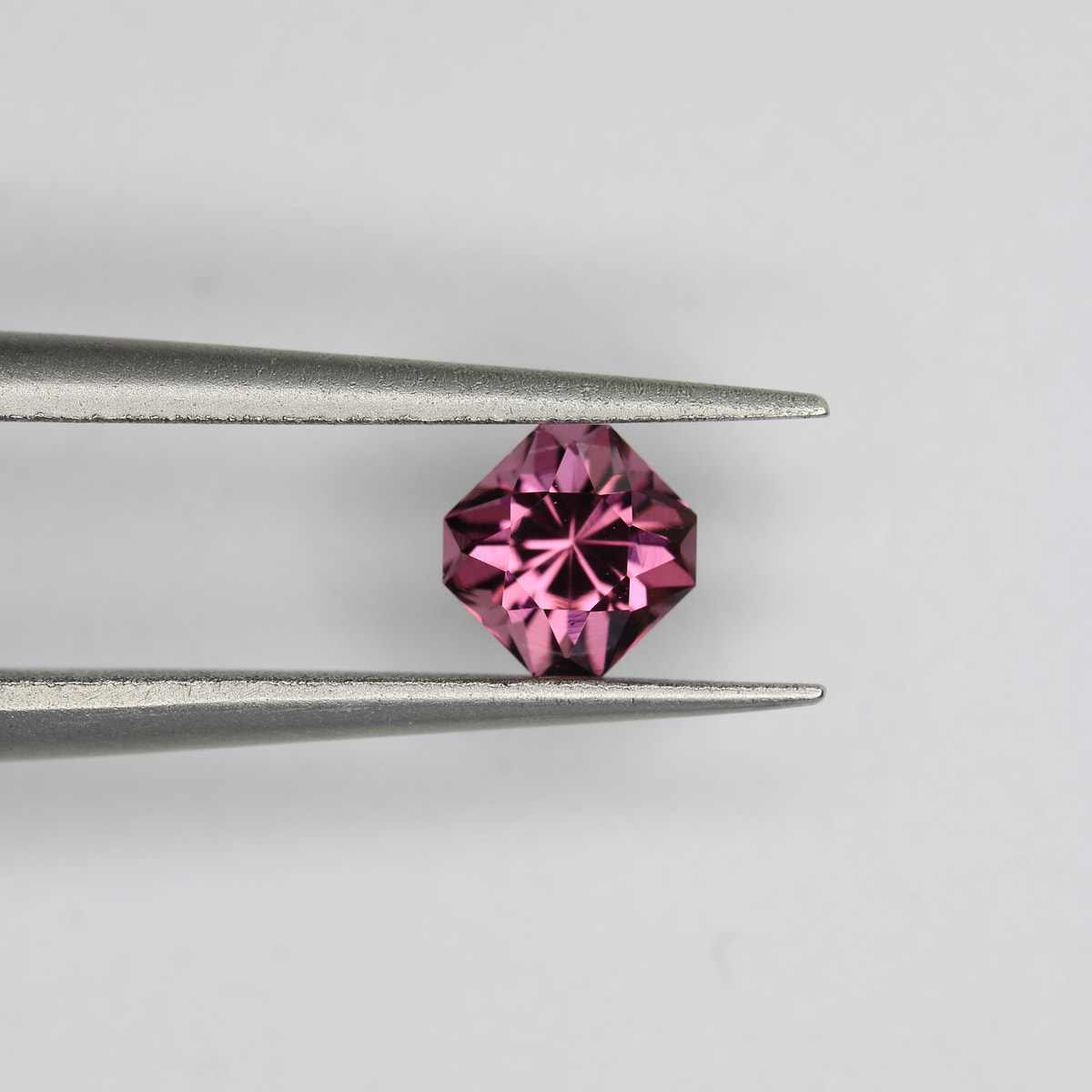 0.75ct Garnet Pink