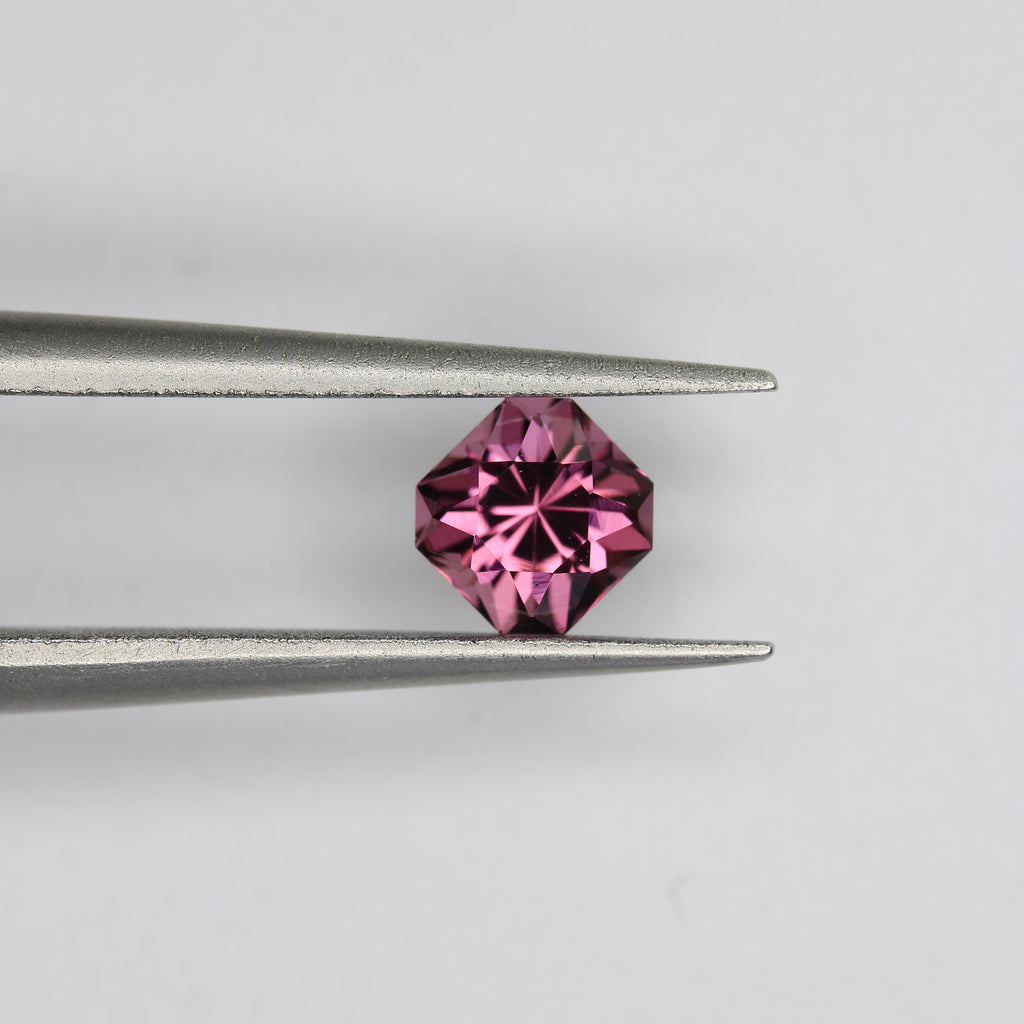 0.75ct Garnet Pink
