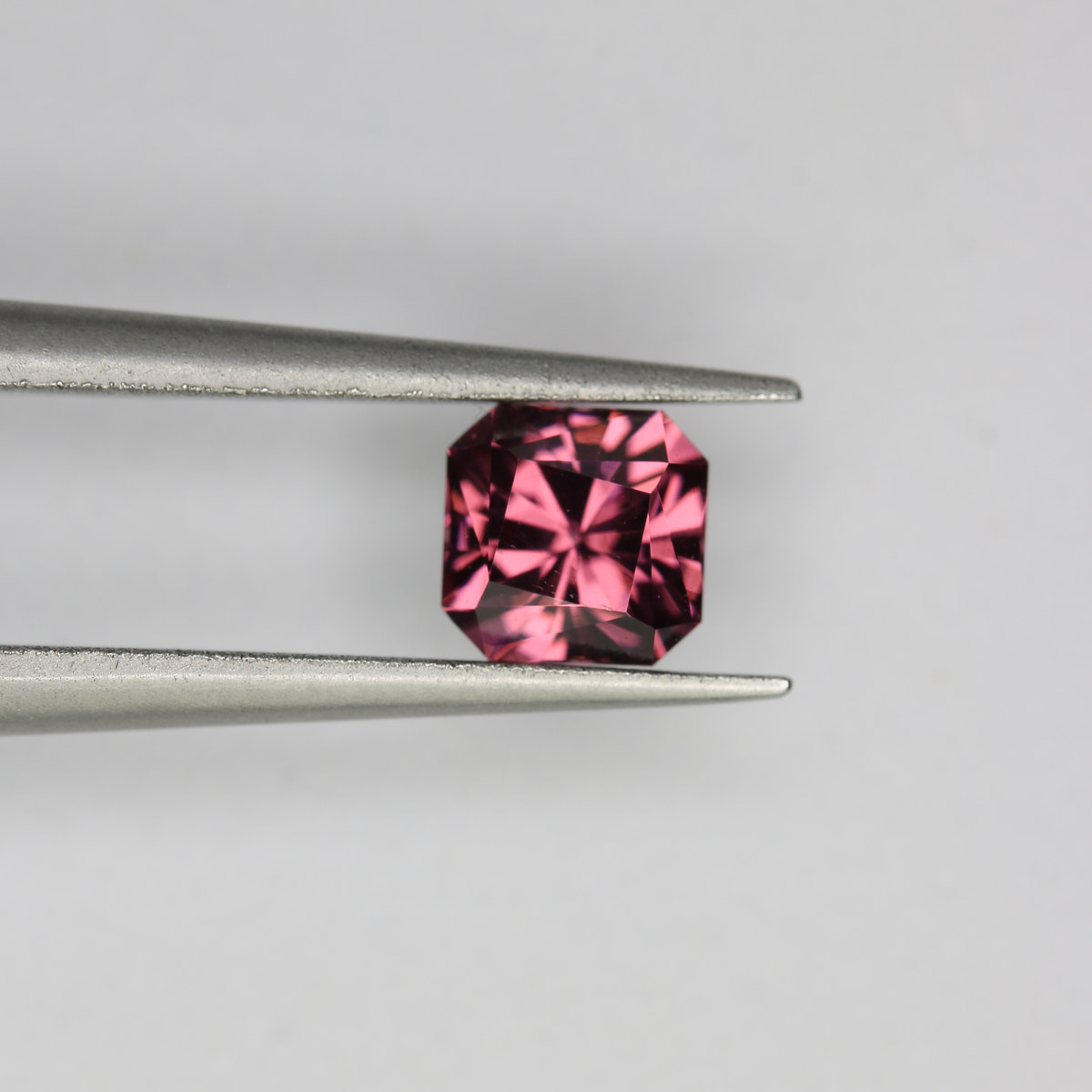 0.7ct Garnet - alternate view 2