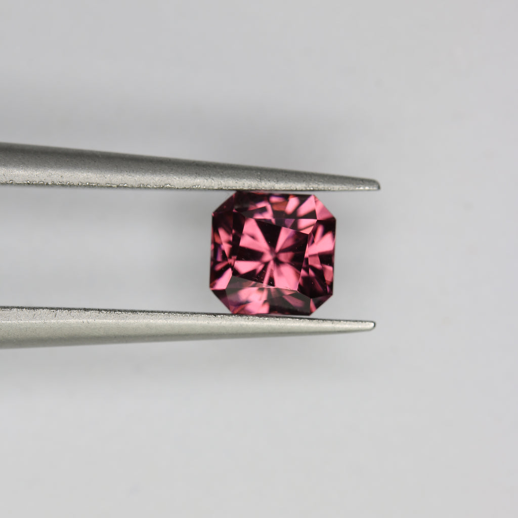 0.7ct Garnet - alternate view 2