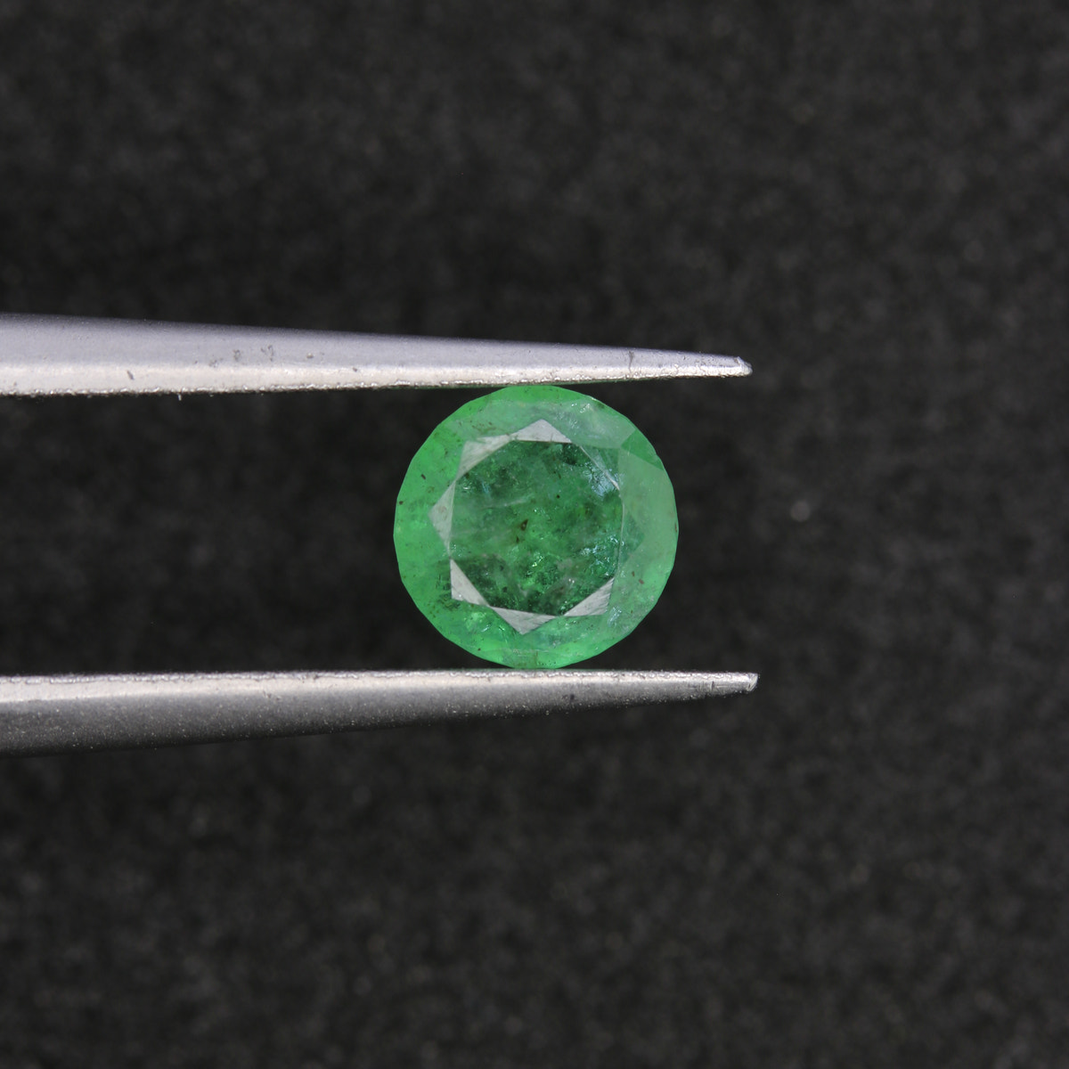 0.83ct Emerald Zambian - alternate view 2