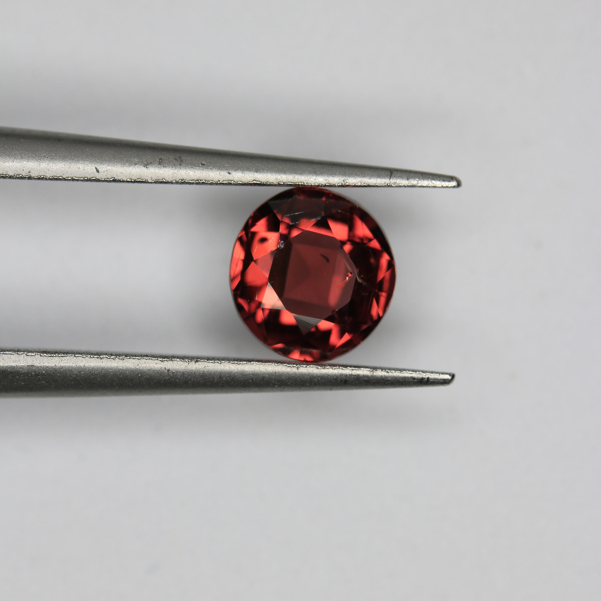 0.85ct Garnet - alternate view 2