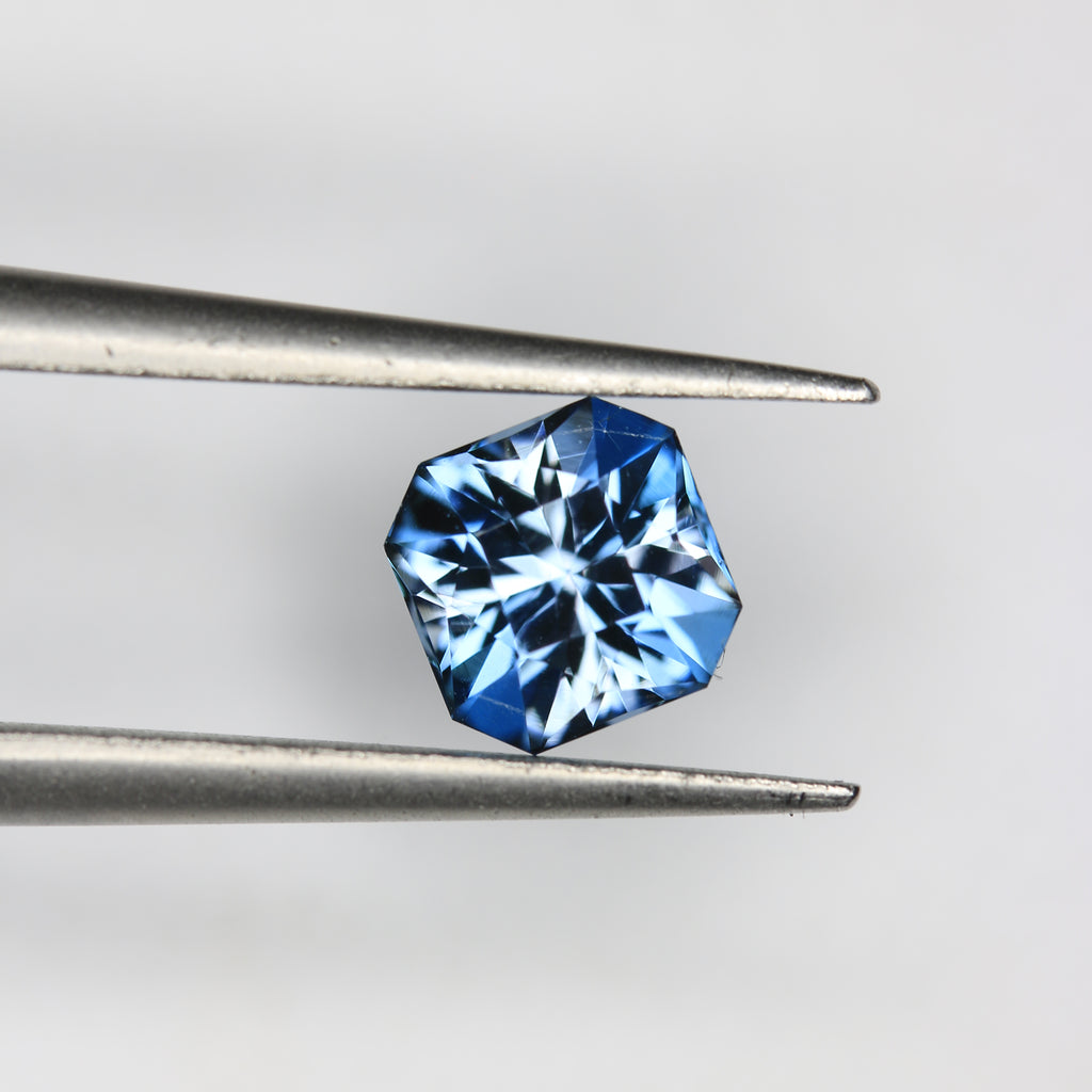 0.85ct Topaz London Blue - alternate view 3