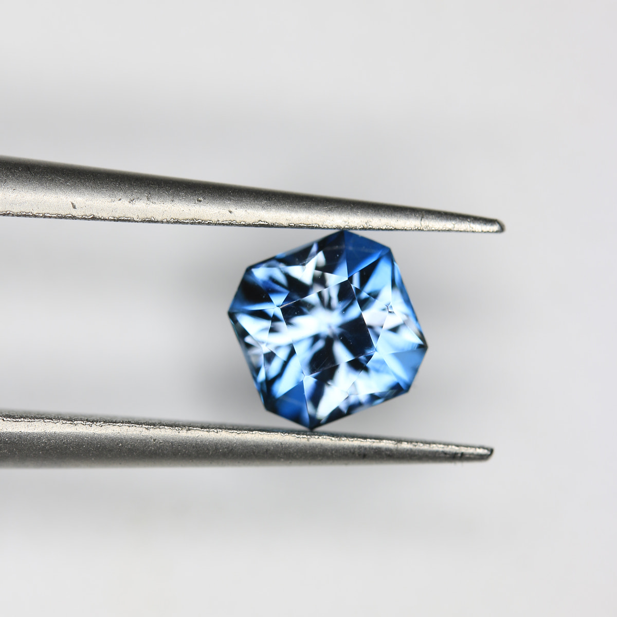 0.85ct Topaz London Blue