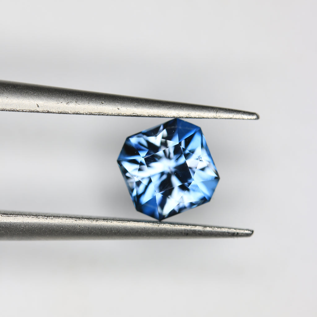 0.85ct Topaz London Blue