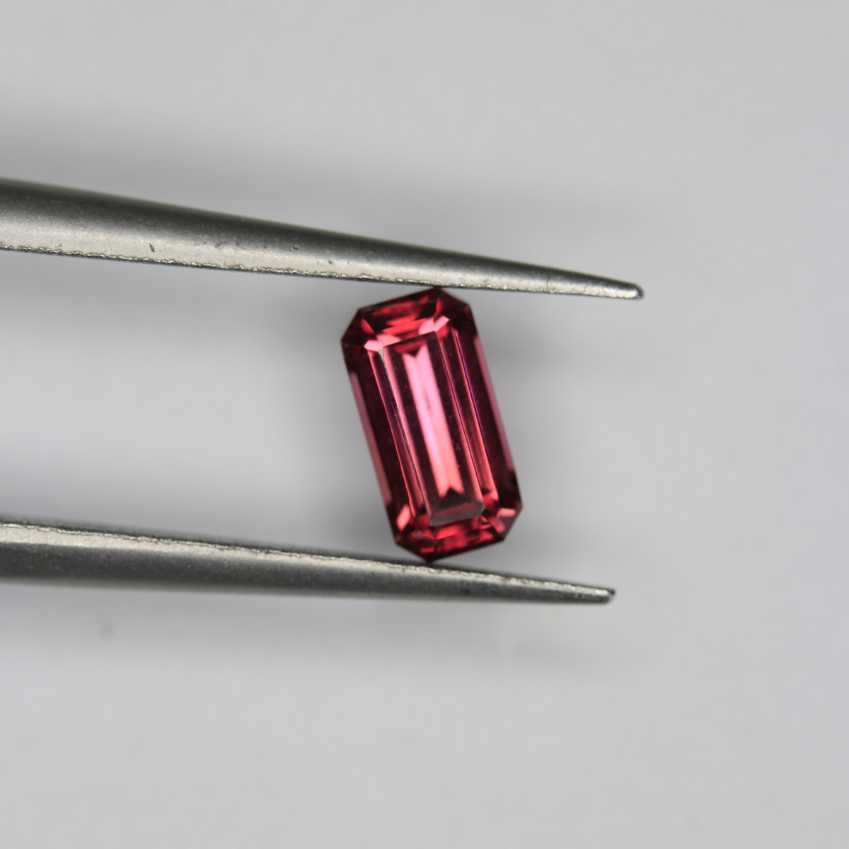 0.86ct Garnet - alternate view 2