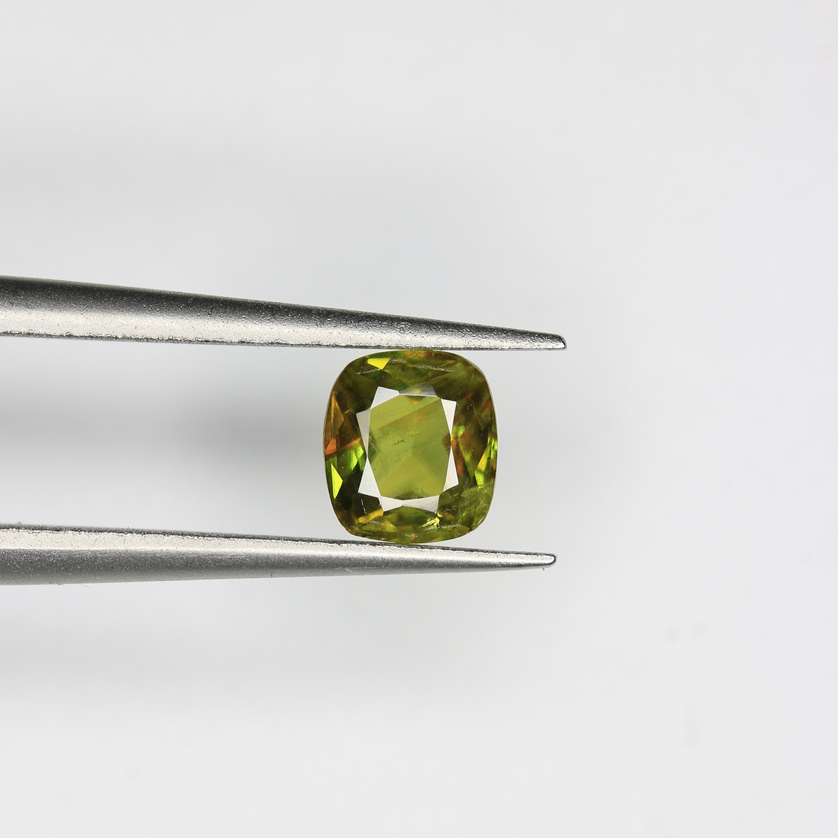0.86ct Sphene - alternate view 3