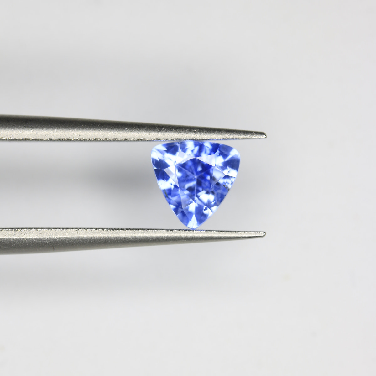 0.87ct Sapphire Cornflower Blue - alternate view 2
