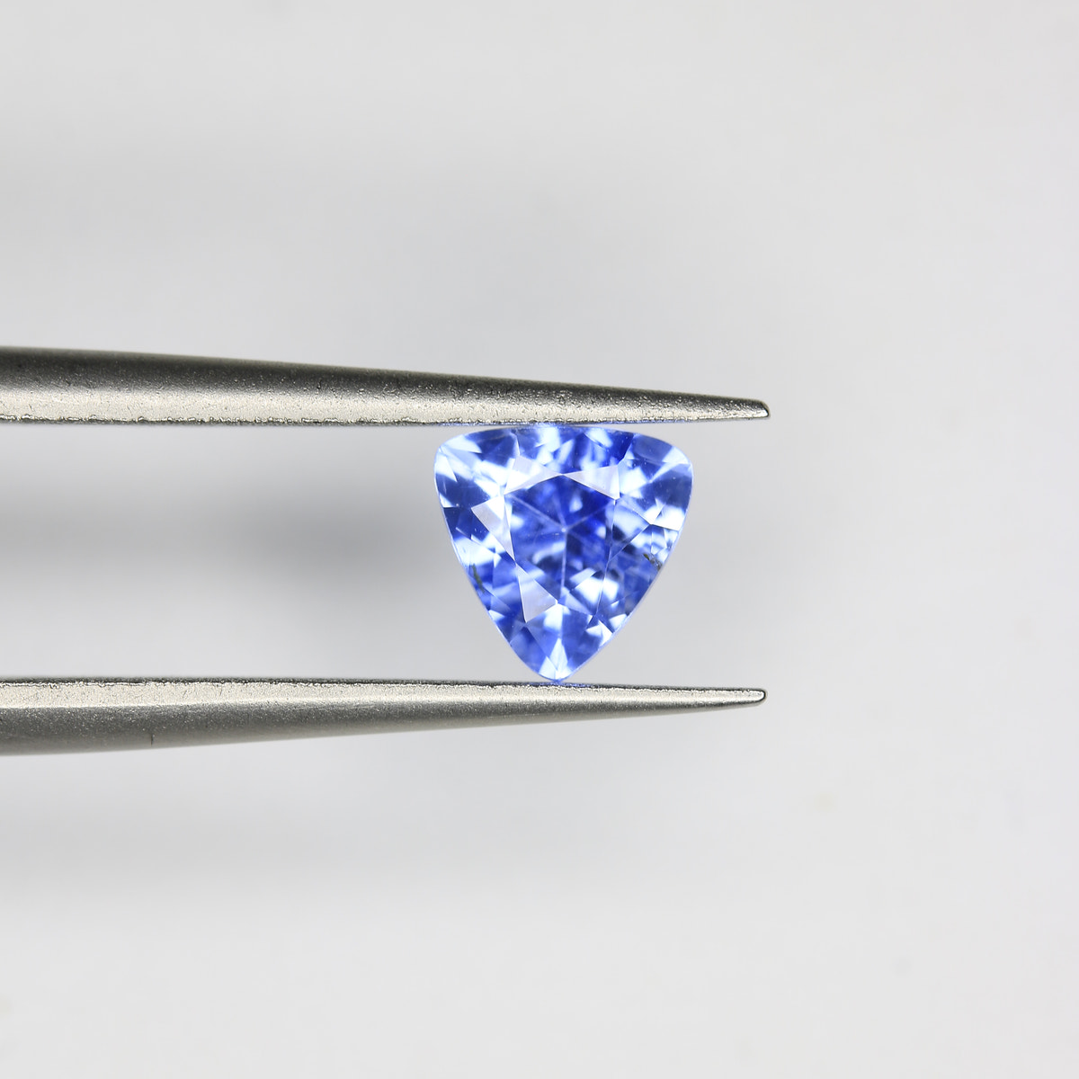0.87ct Sapphire Cornflower Blue - alternate view 3