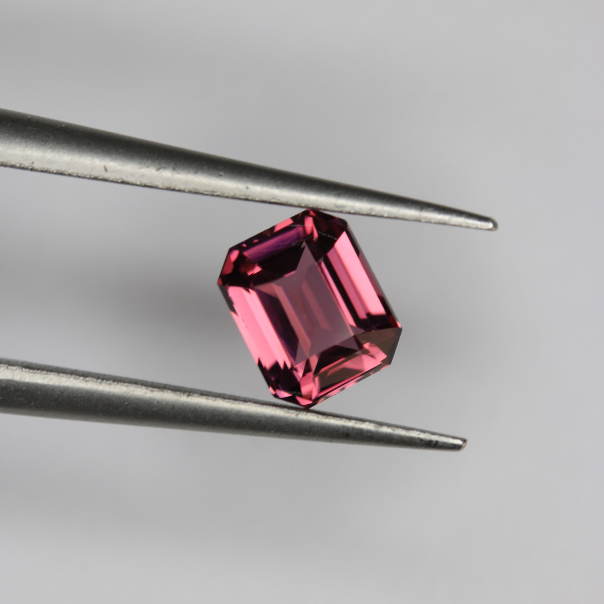 0.89ct Garnet - alternate view 2