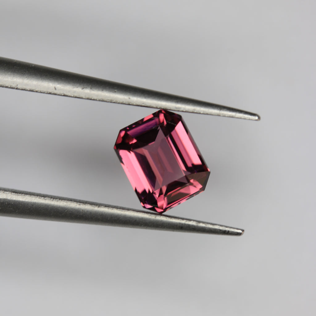 0.89ct Garnet - alternate view 2