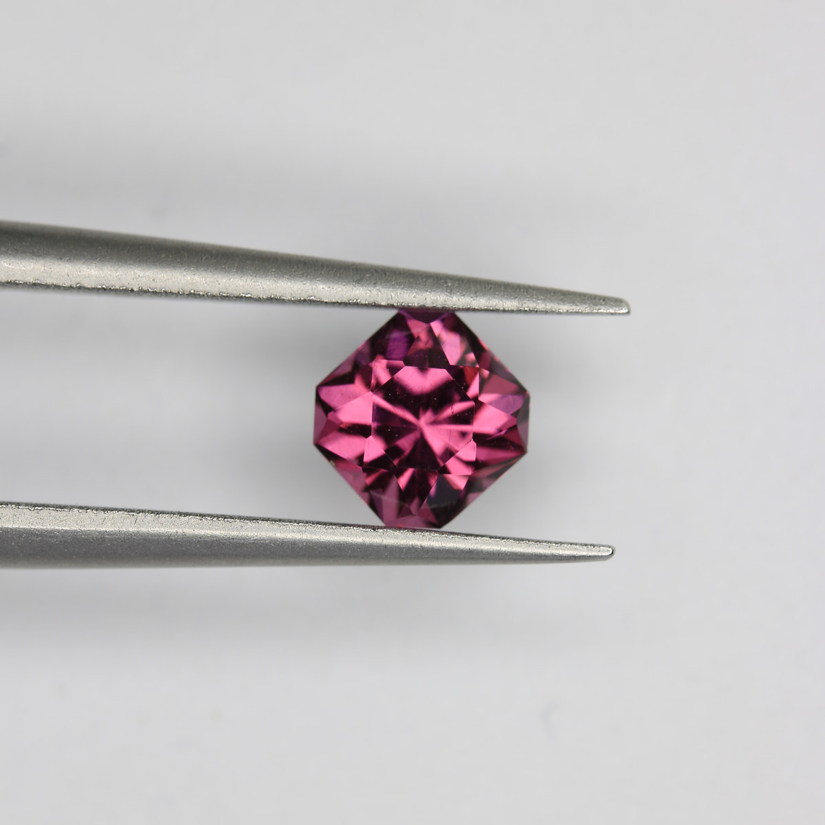 0.89ct Garnet Pink - alternate view 2