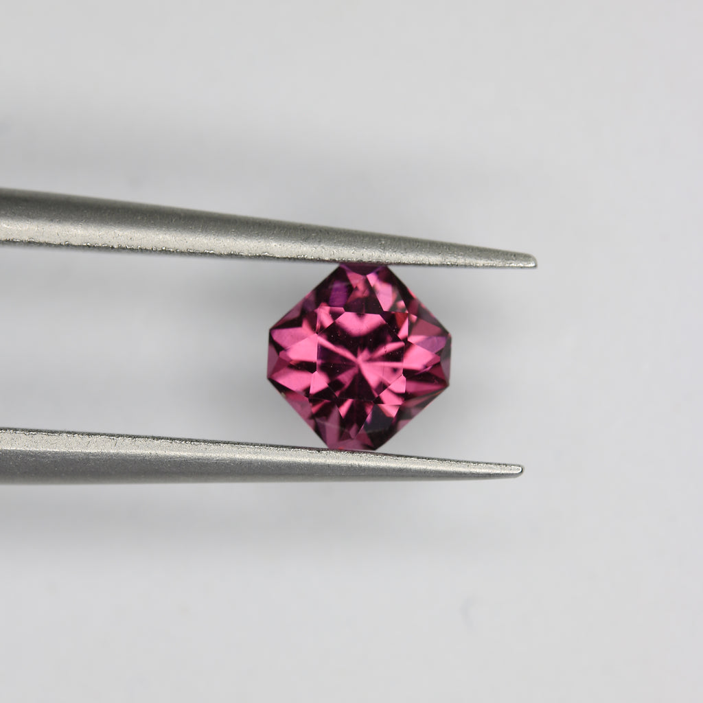 0.89ct Garnet Pink - alternate view 2