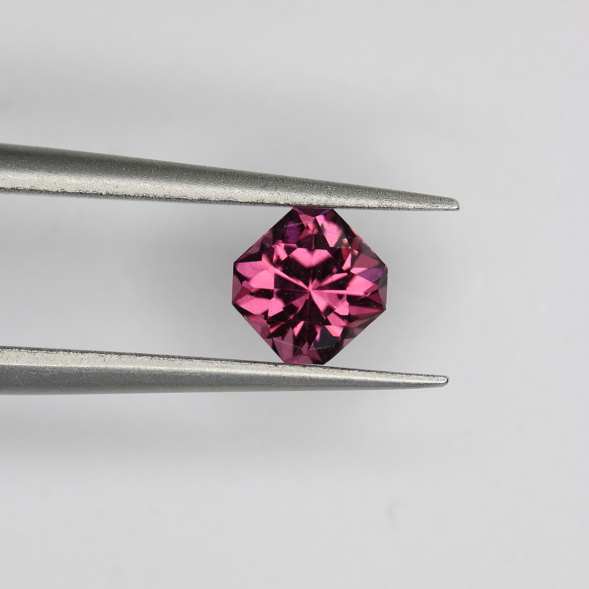 0.89ct Garnet Pink