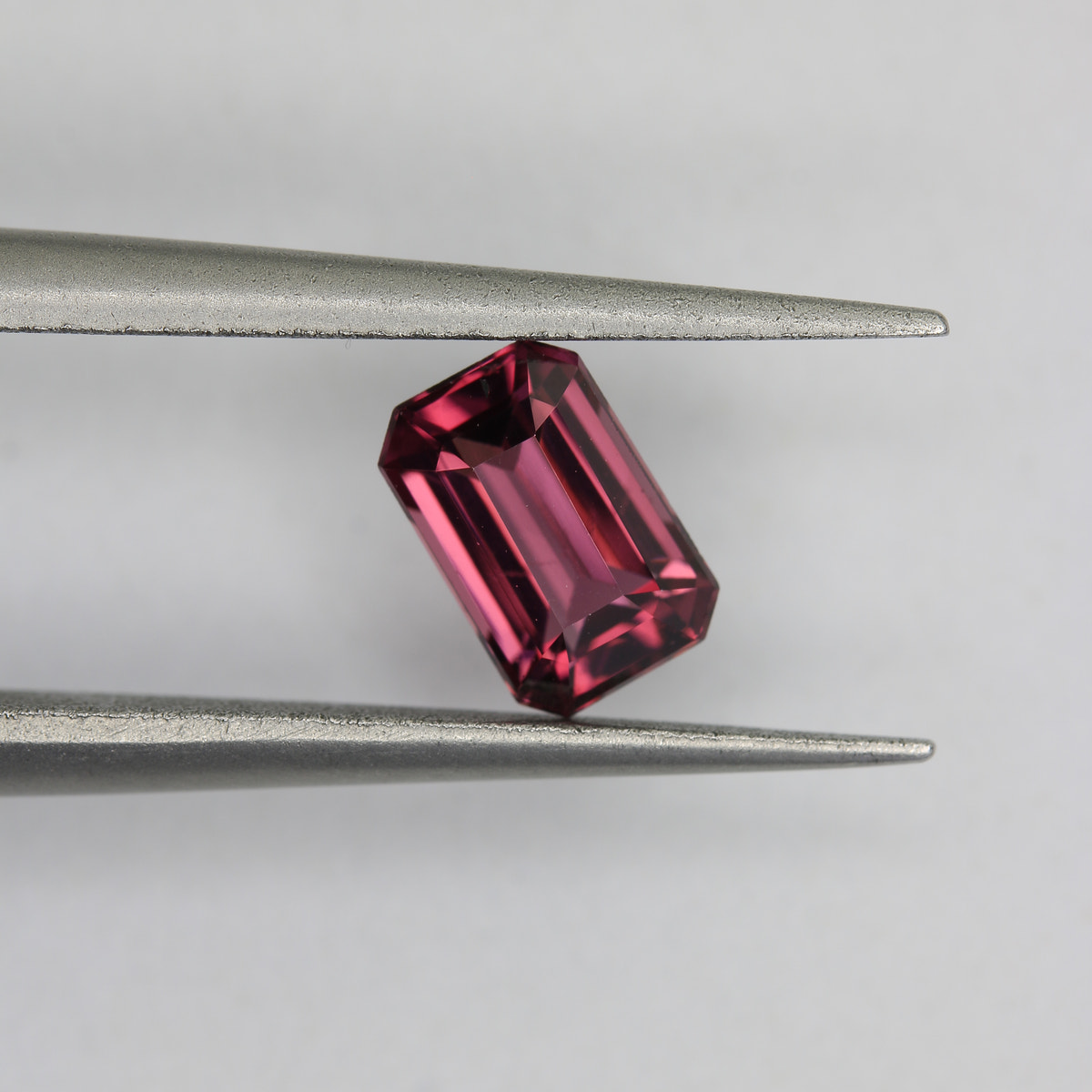 0.89ct Garnet Rhodolite - alternate view 2