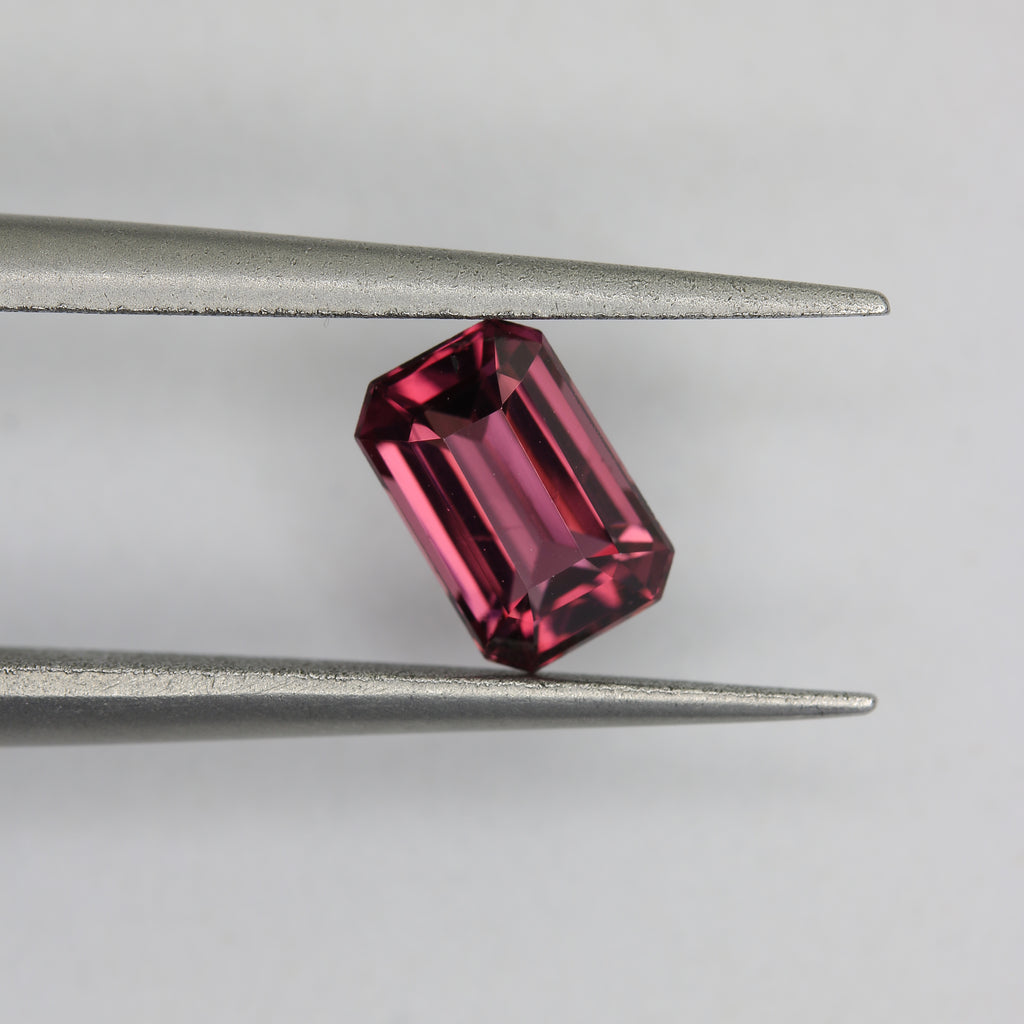 0.89ct Garnet Rhodolite - alternate view 2