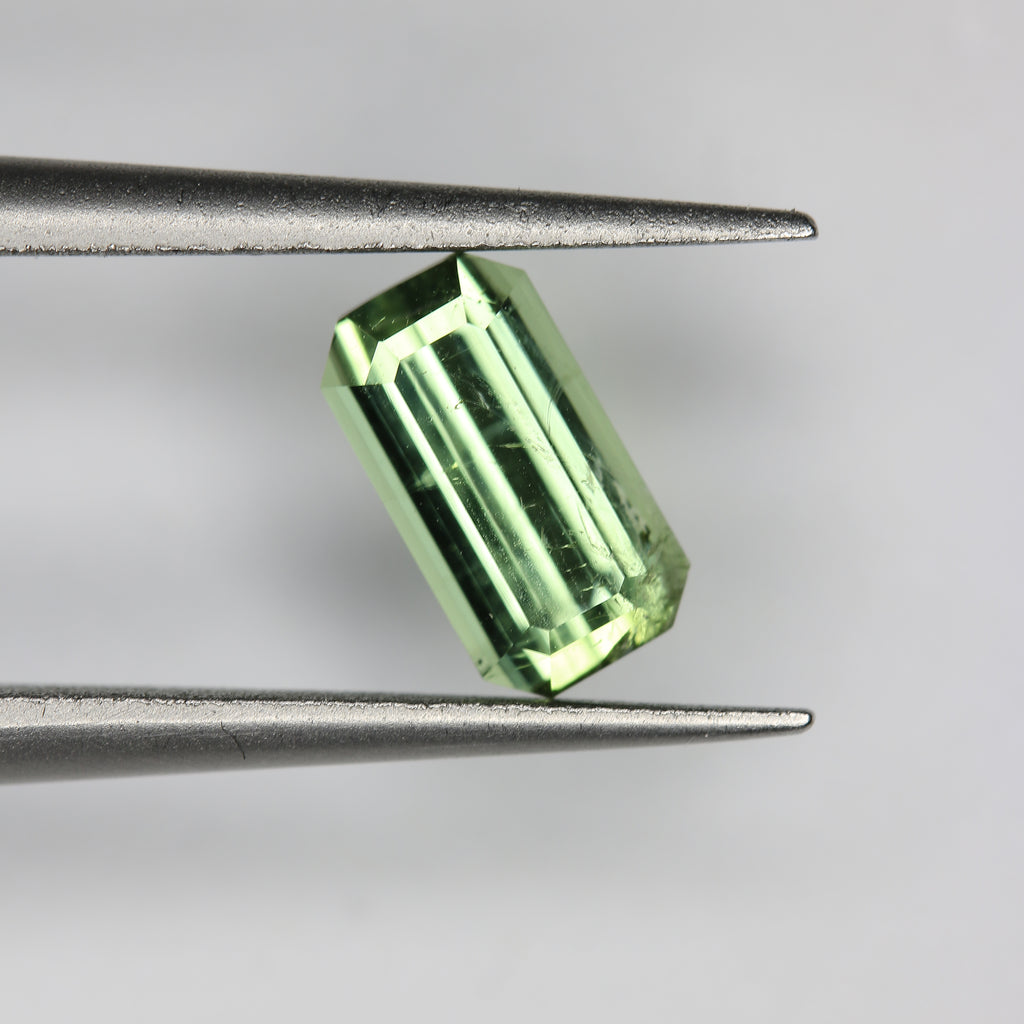 0.89ct Tourmaline Green - alternate view 2