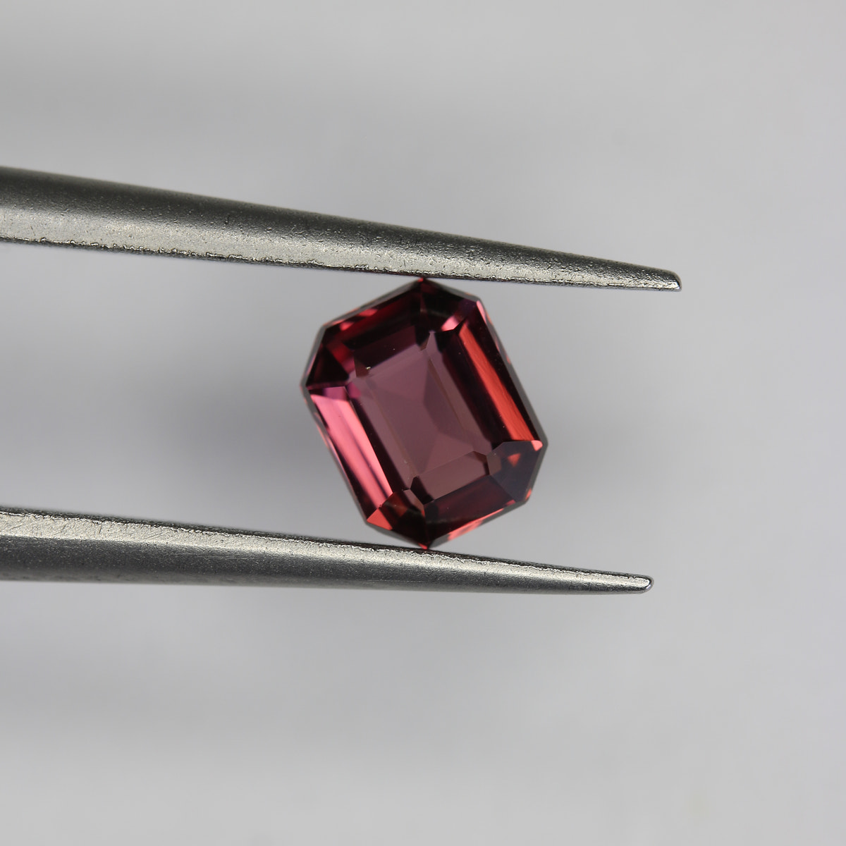 0.8ct Garnet - alternate view 2