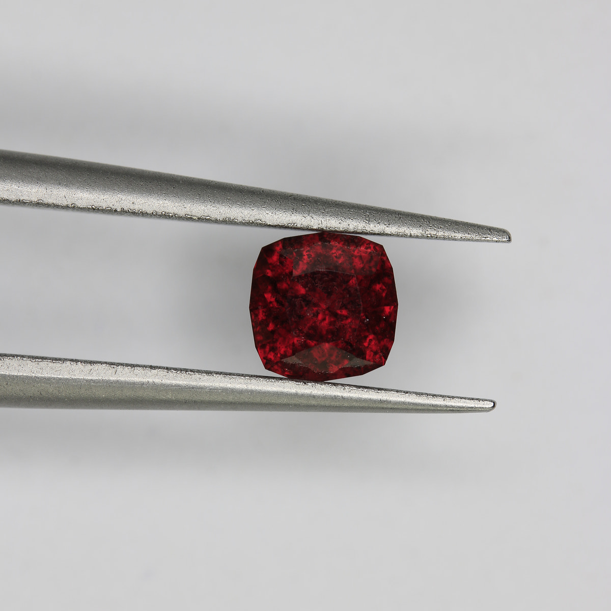 0.8ct Garnet - alternate view 2