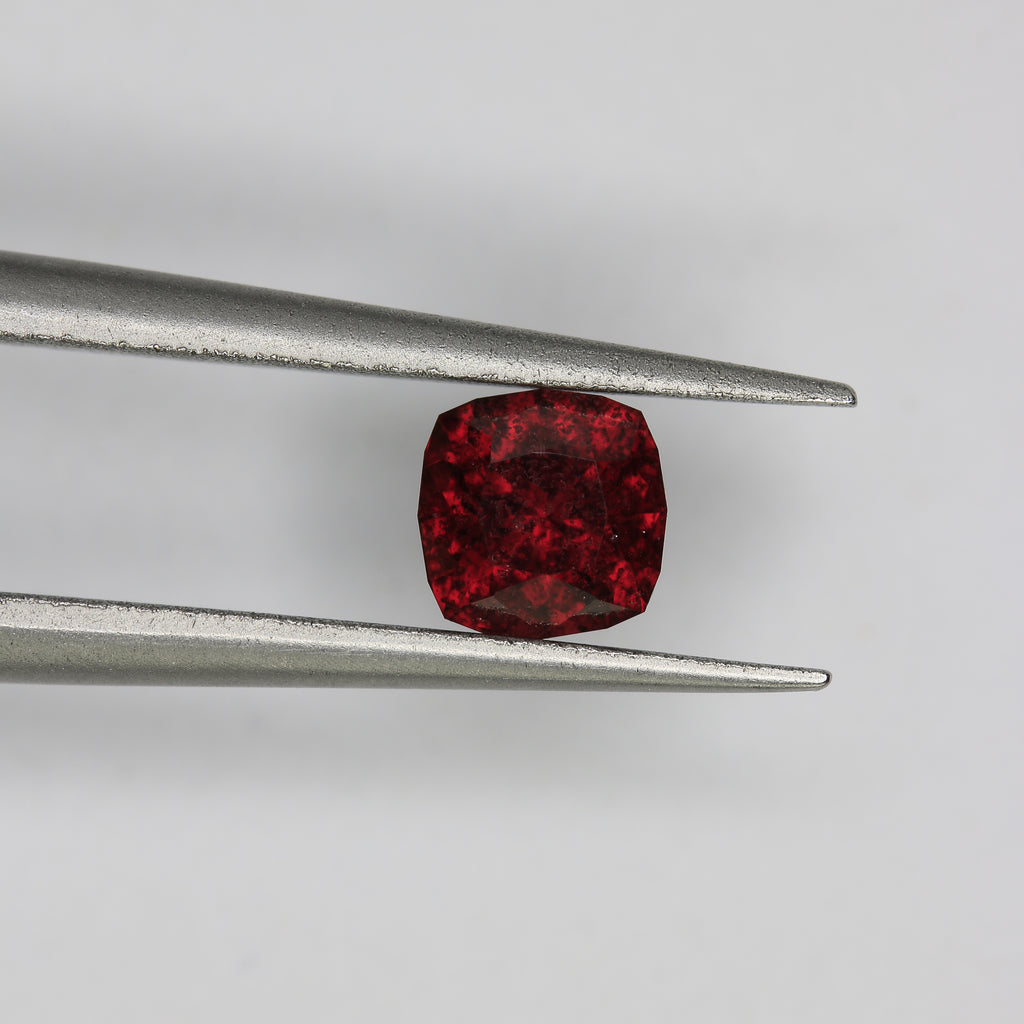 0.8ct Garnet - alternate view 2