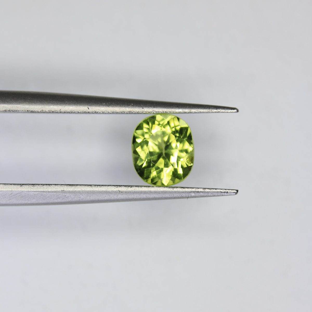 0.8ct Peridot - alternate view 2