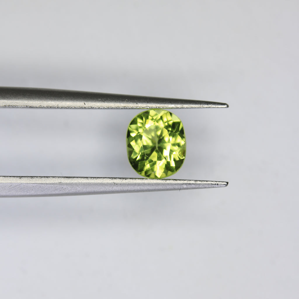 0.8ct Peridot - alternate view 2
