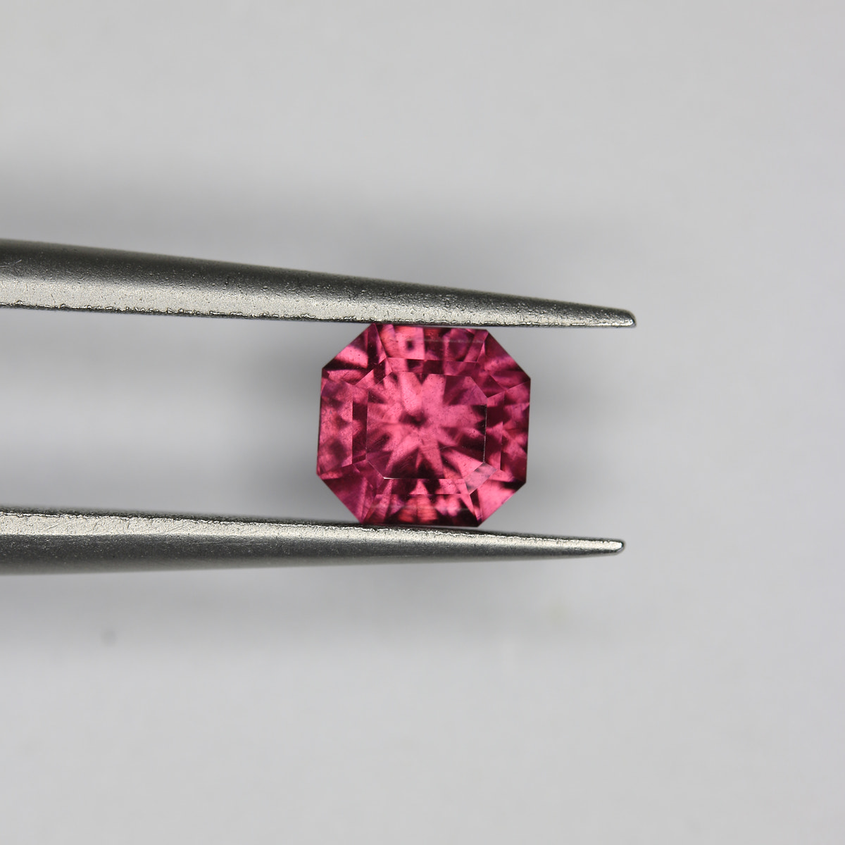0.91ct Garnet - alternate view 2