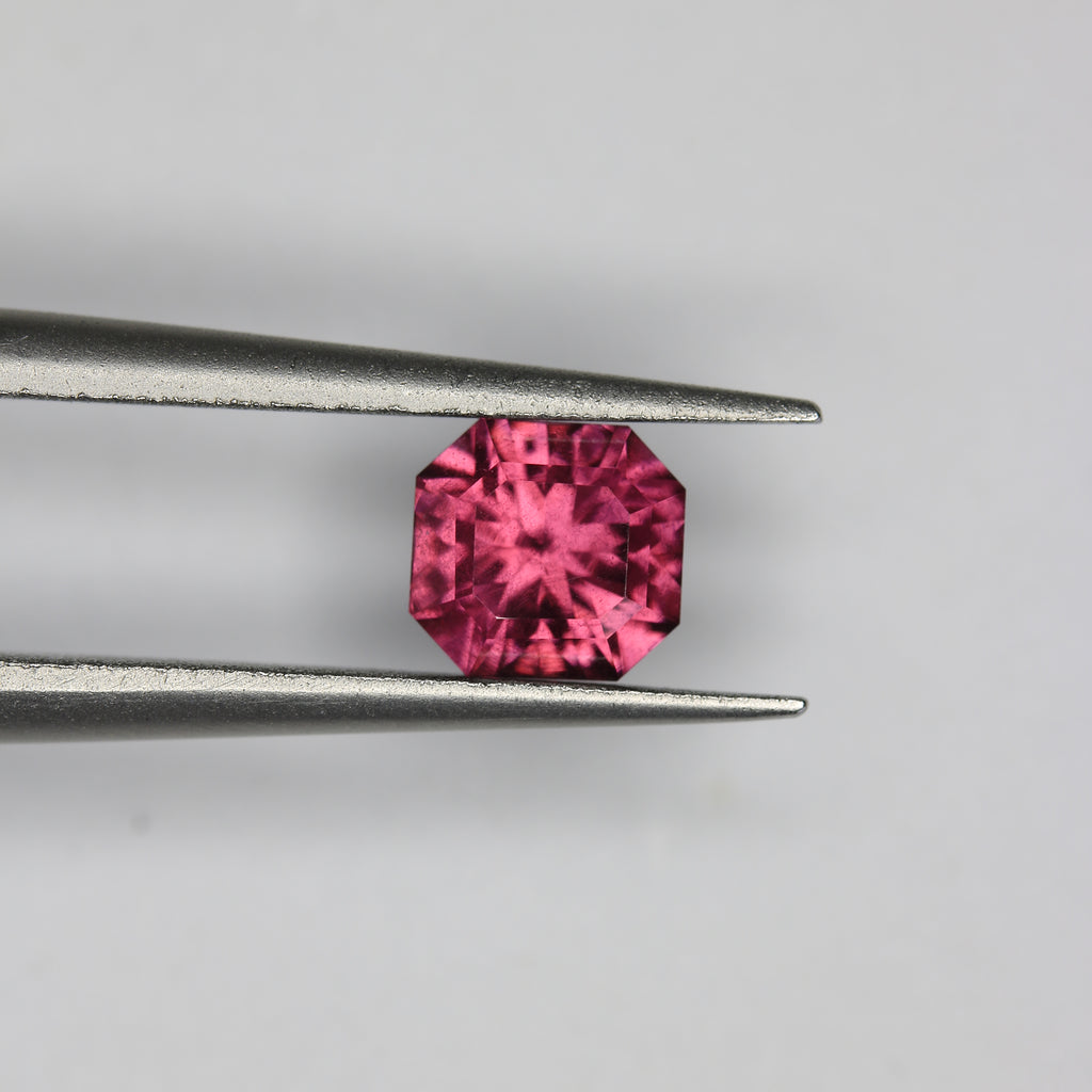 0.91ct Garnet - alternate view 2