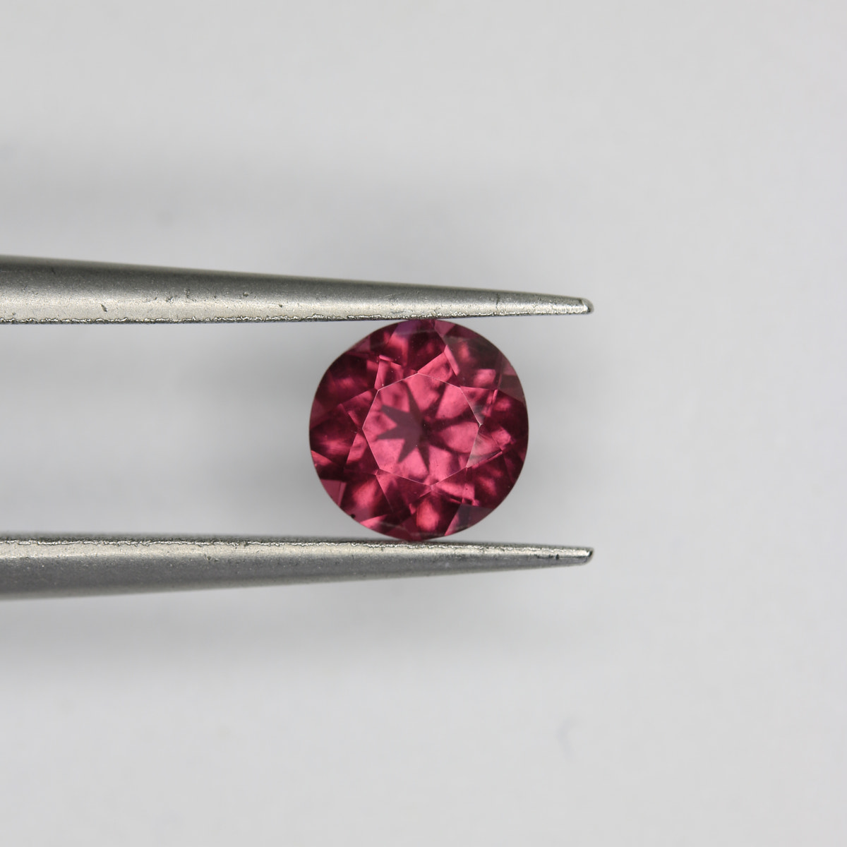 0.92ct Garnet Pink - alternate view 2