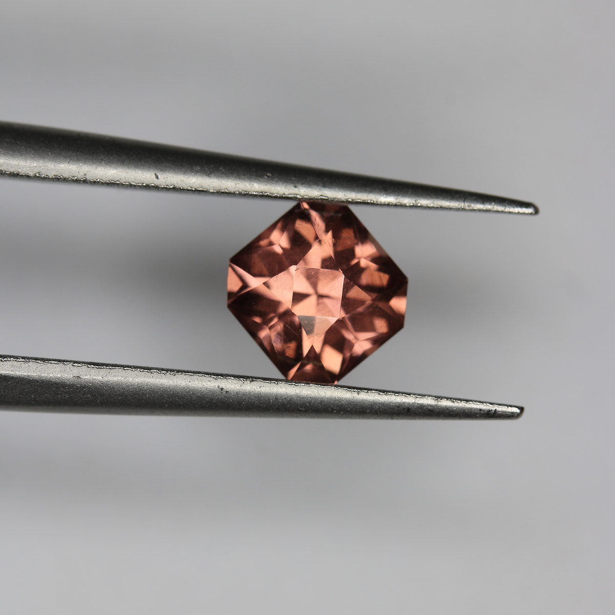 0.95ct Garnet - alternate view 3