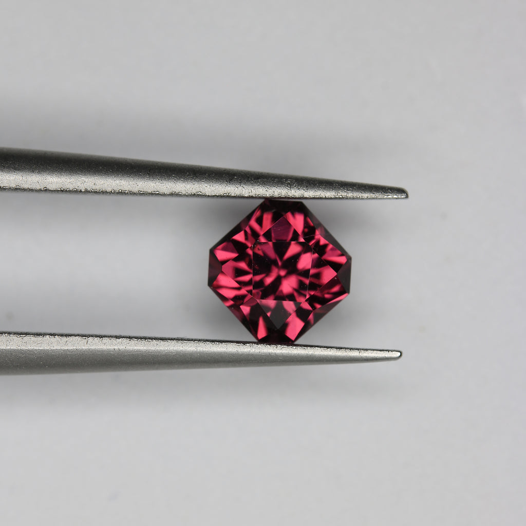 0.95ct Garnet - alternate view 2