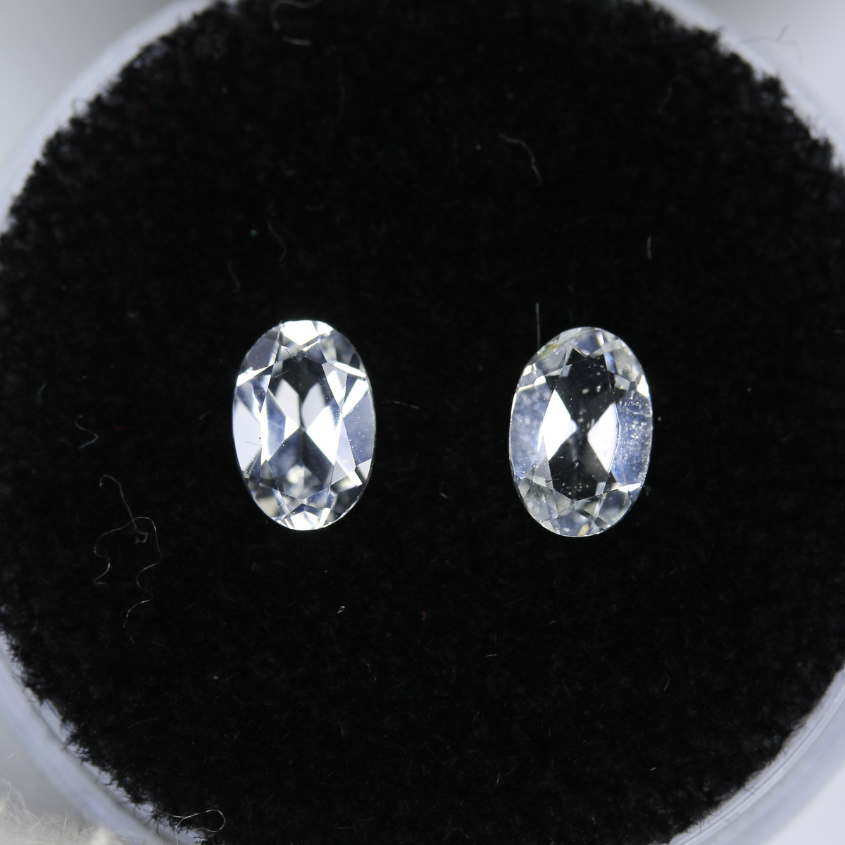 0.95ct Topaz White Pair
