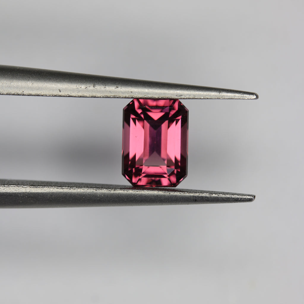 0.97ct Garnet - alternate view 2
