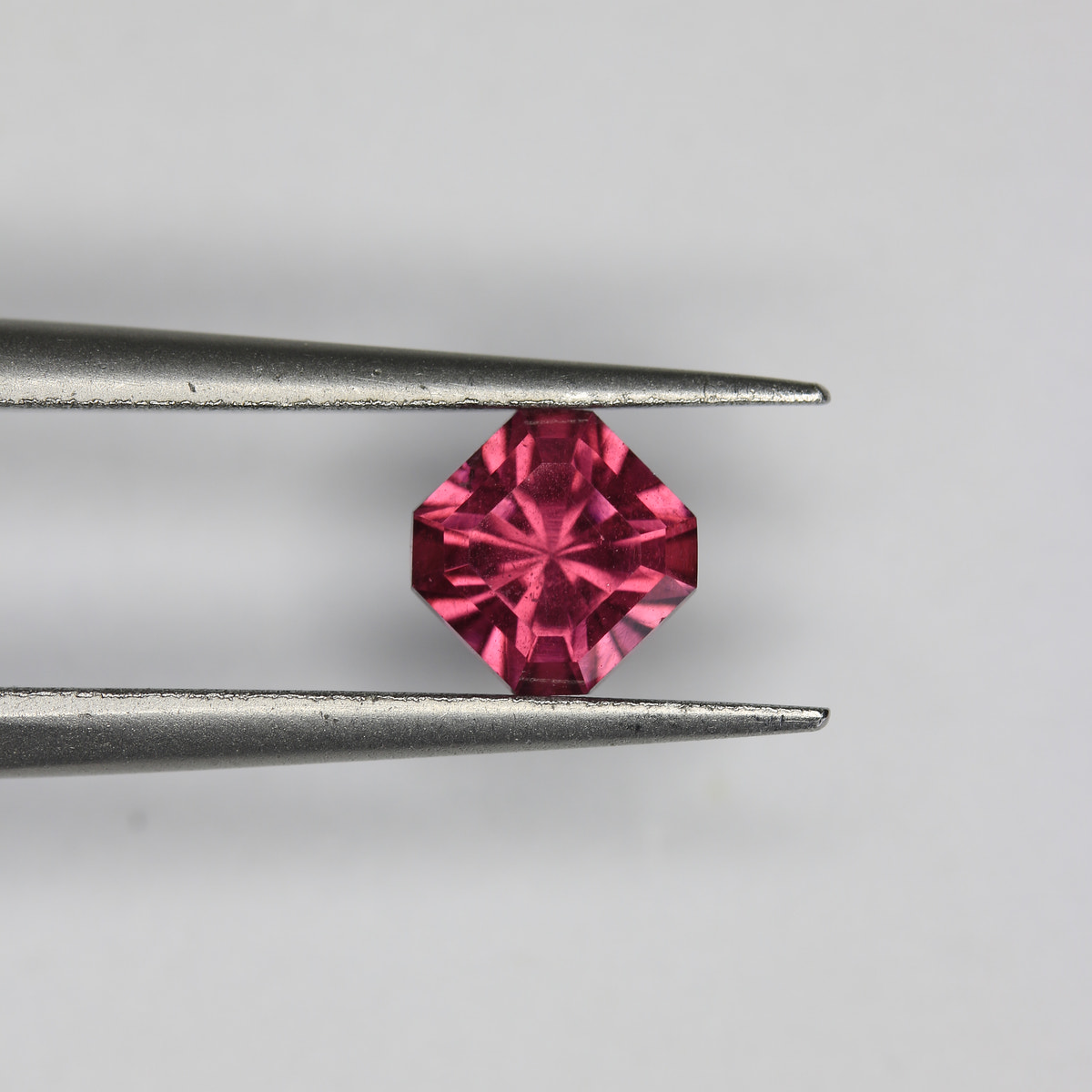 0.98ct Garnet - alternate view 2