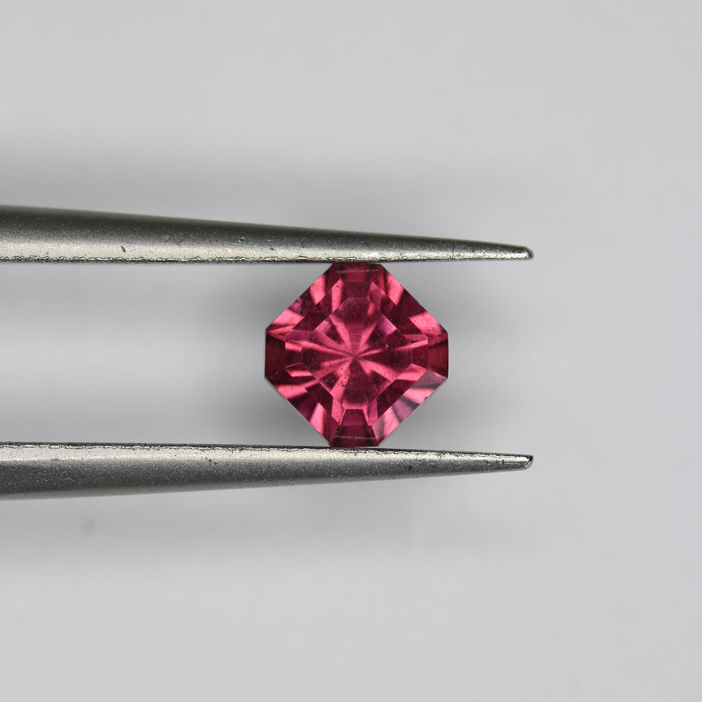 0.98ct Garnet - alternate view 2