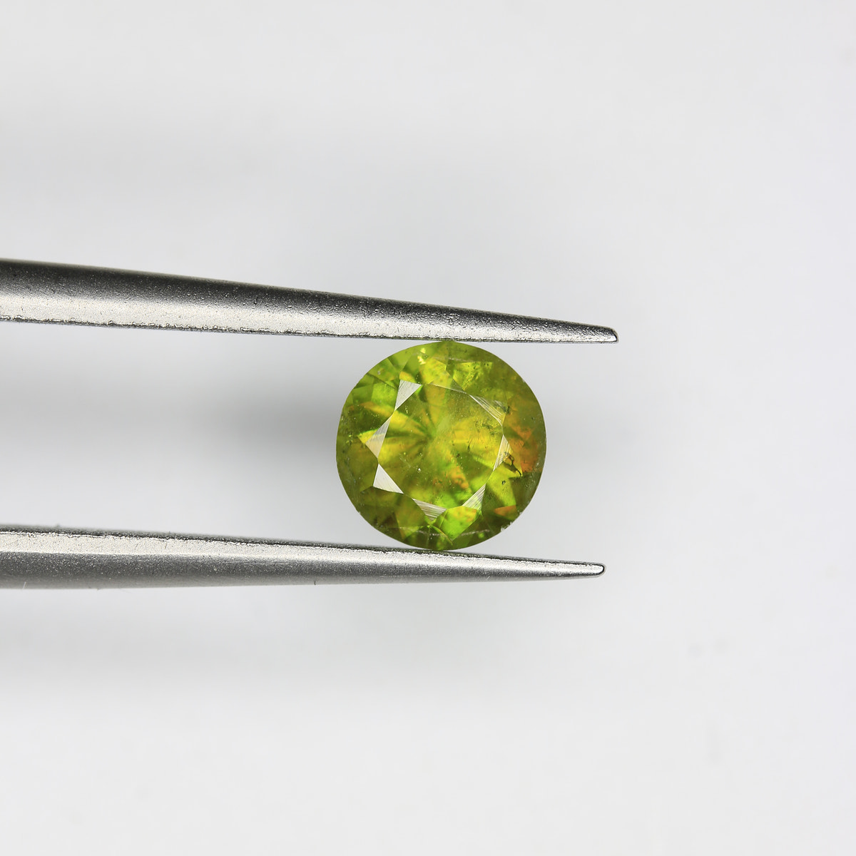 0.98ct Sphene - alternate view 2