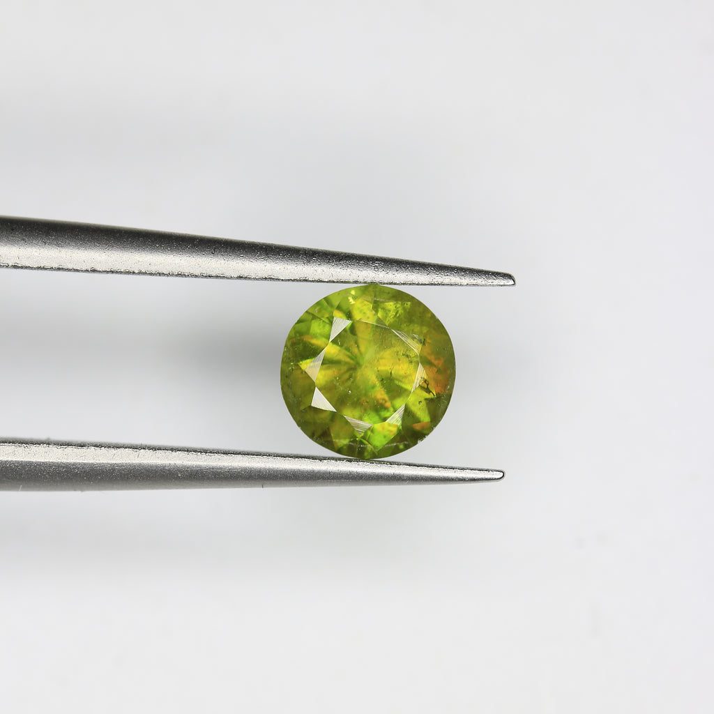 0.98ct Sphene - alternate view 2