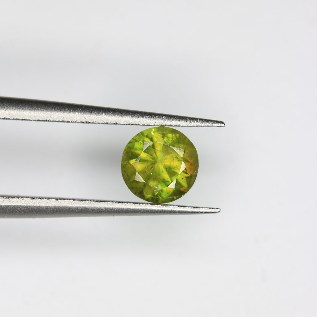 0.98ct Sphene - alternate view 3