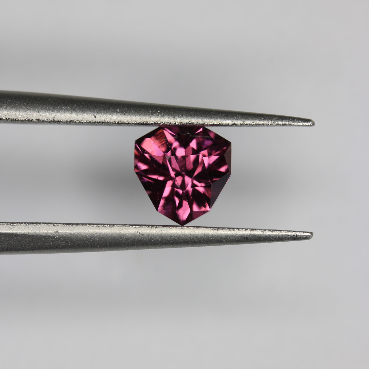 0.9ct Garnet - alternate view 2