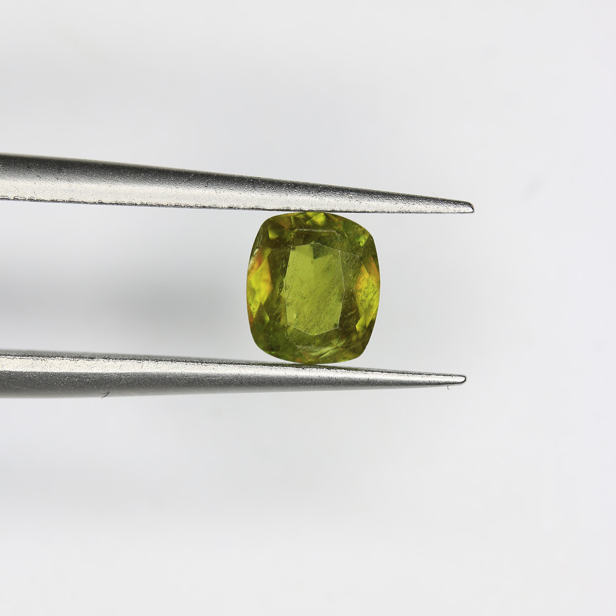 0.9ct Sphene - alternate view 2