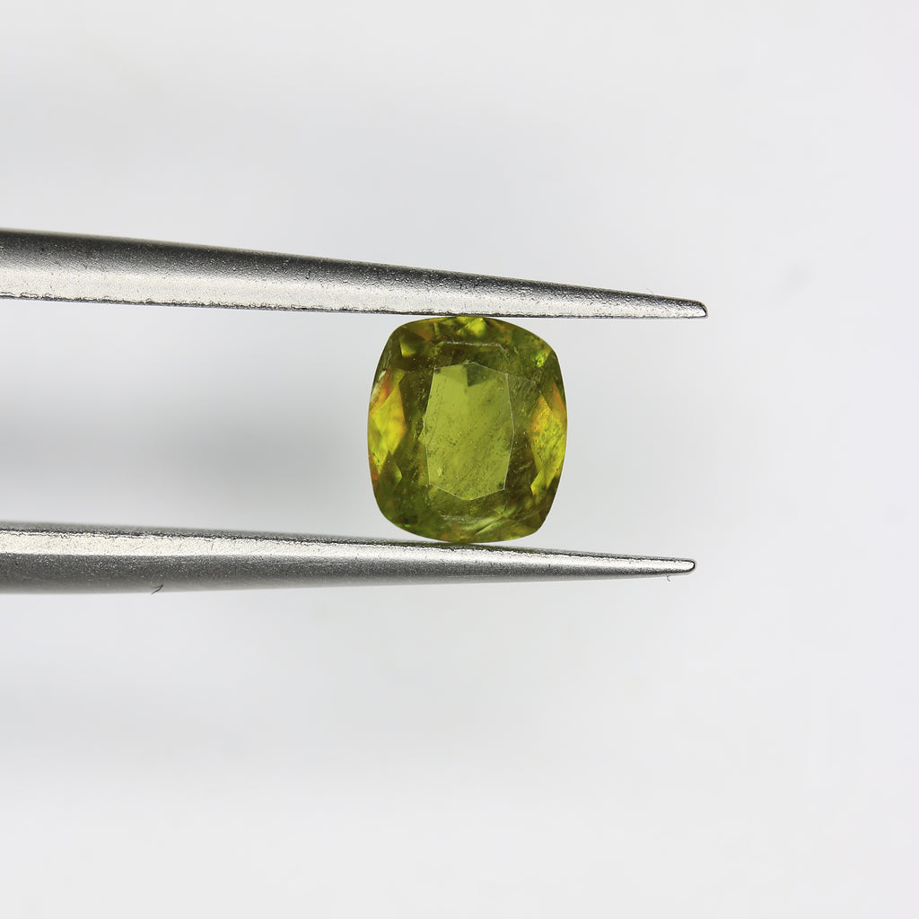 0.9ct Sphene - alternate view 2